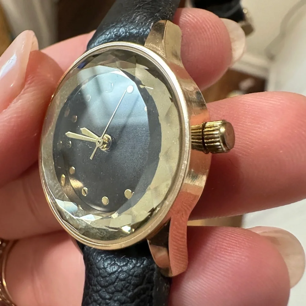 Elegant Black and Gold Vintage dainty women’s watch